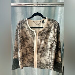 Chico’s cropped zip front lace/leather and faux leather sleeve detail. Size XL.